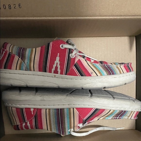 Ariat Women's Hilo Pastel Serape Slippers - Picture 4 of 5